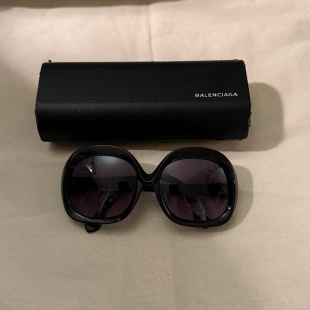 발렌시아가 오버사이즈 그레디언트 선글라스