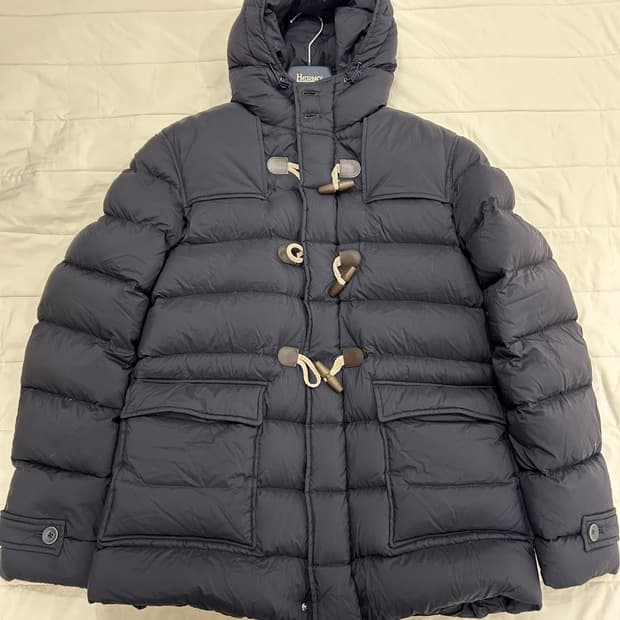 에르노 몽고메리 팝니다.