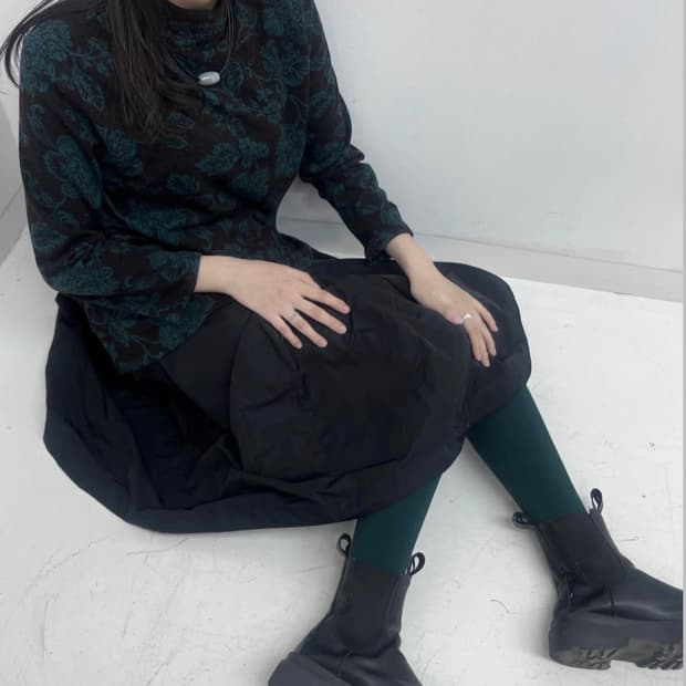 다크그린 꽃무늬 긴팔 티셔츠 dark freen flower tee