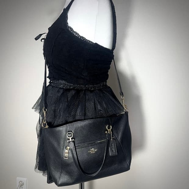 Coach 블랙 골드 가죽 크로스백 금장 갸루