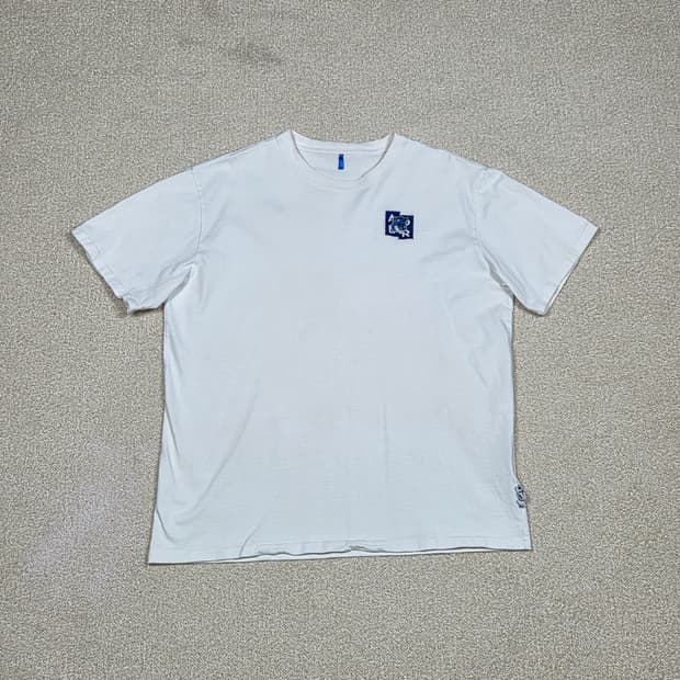 [아더에러 x 메종키츠네] 블루 폭스 패치 반팔 티셔츠 | S00139