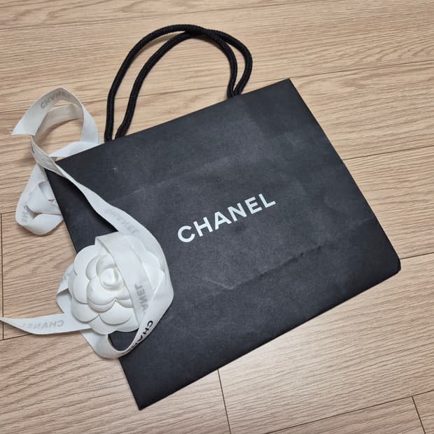 샤넬 쇼핑백 + 까멜리아