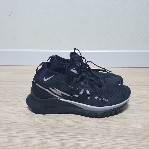 나이키 페가수스 트레일 트레킹화 245