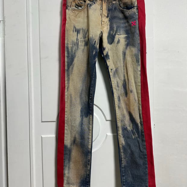 오프화이트 스트라이프 블리치드 데님 팬츠