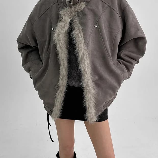 블랙업 퍼 무스탕