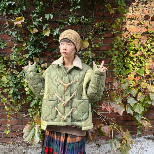 카키 패티 퀼팅 더플 디자인 아우터