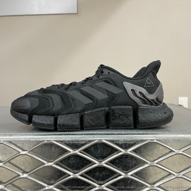 아디다스 x 퍼렐 윌리엄스 클라이마쿨 벤토 블랙 265
