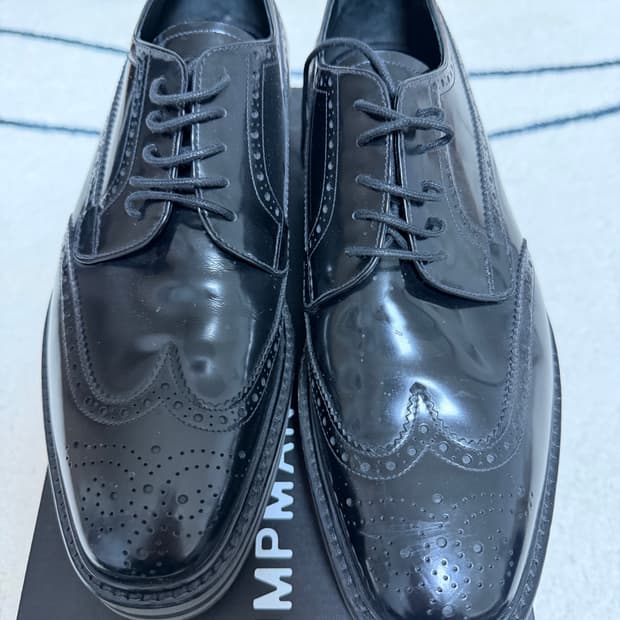 프라다 윙팁구두 블랭 42사이즈 입니다