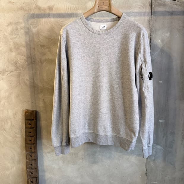 CP 컴퍼니 맨투맨 100