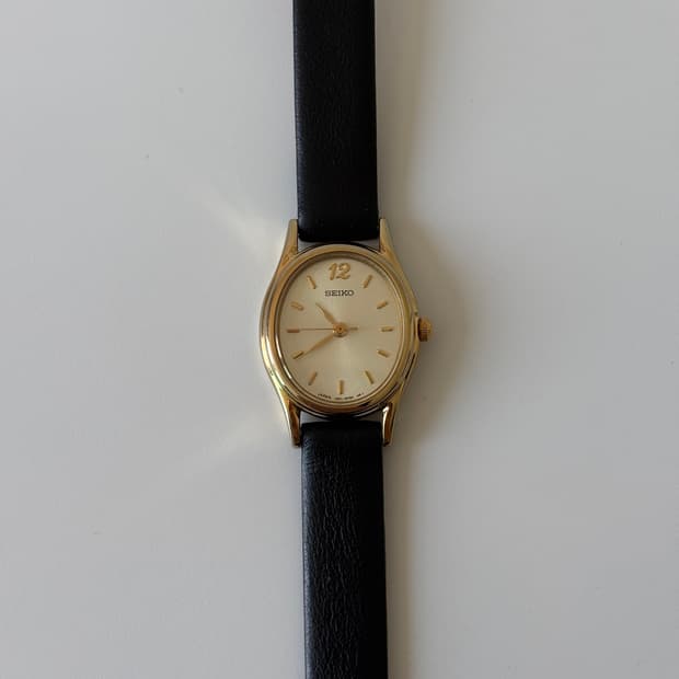 2000s Gold Oval Ladies Quartz