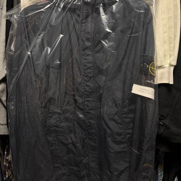 새상품 25FW 스톤아일랜드 가먼트다잉 크링클랩스 바람막이 XXL