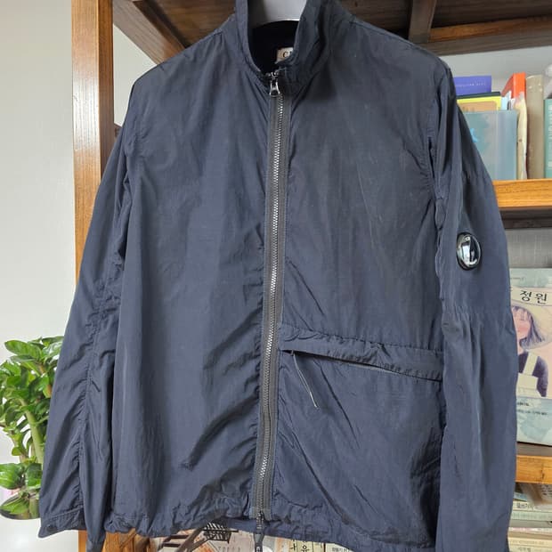 씨피컴퍼니 짙은 네이비 나일론 자켓 팔아요 95 s cp 바람막이
