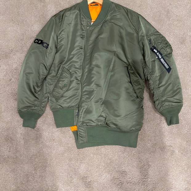 CDG x ALPHA INDUSTRIES MA1 (카키색 Large)