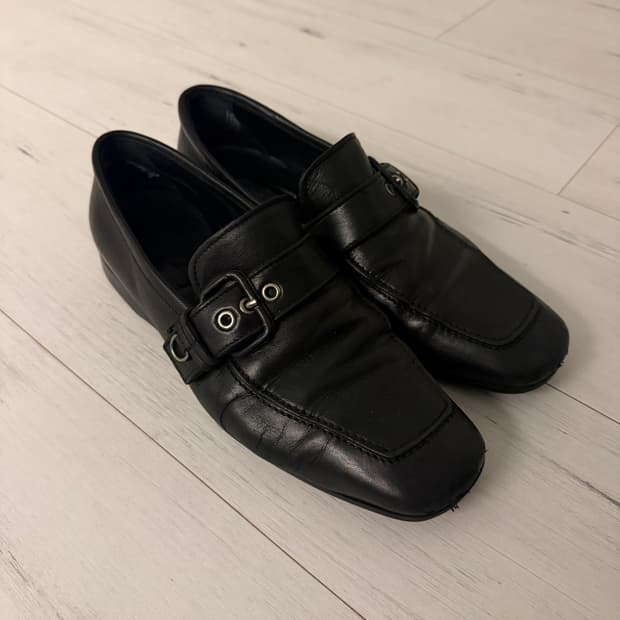 프라다 버클 로퍼