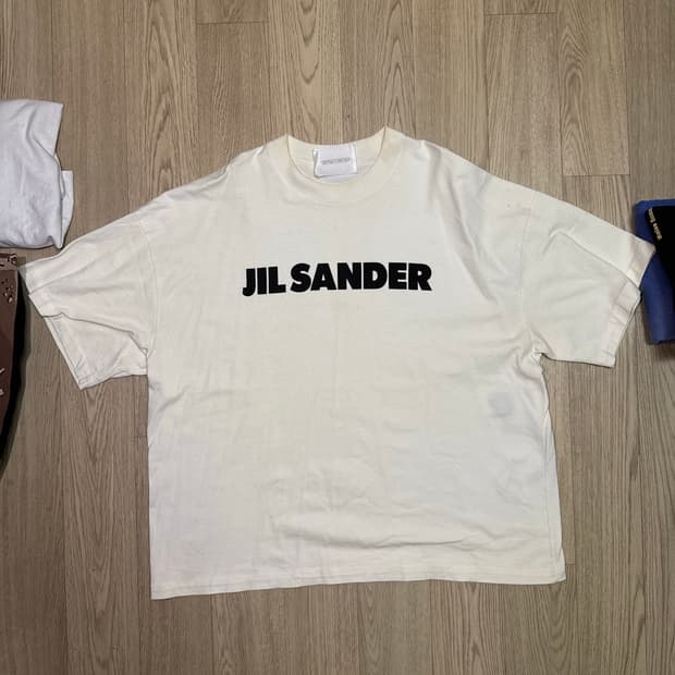 질샌더 로고 티셔츠 박스핏 네추럴 화이트