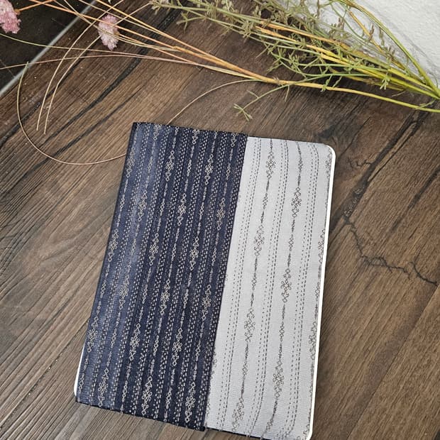 ICB 네이비 프린팅 패턴 스타킹