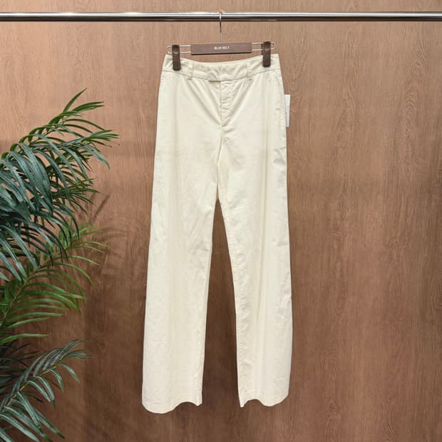 C.P. 컴퍼니 코튼 블렌드 슬랙스 팬츠 버튼 클로징 포켓 디테일 화이트