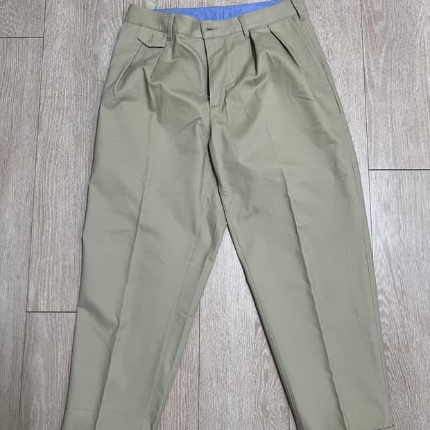 빔즈플러스 beams+ 베이지색 핀턱 와이드 팬츠 s (30) 