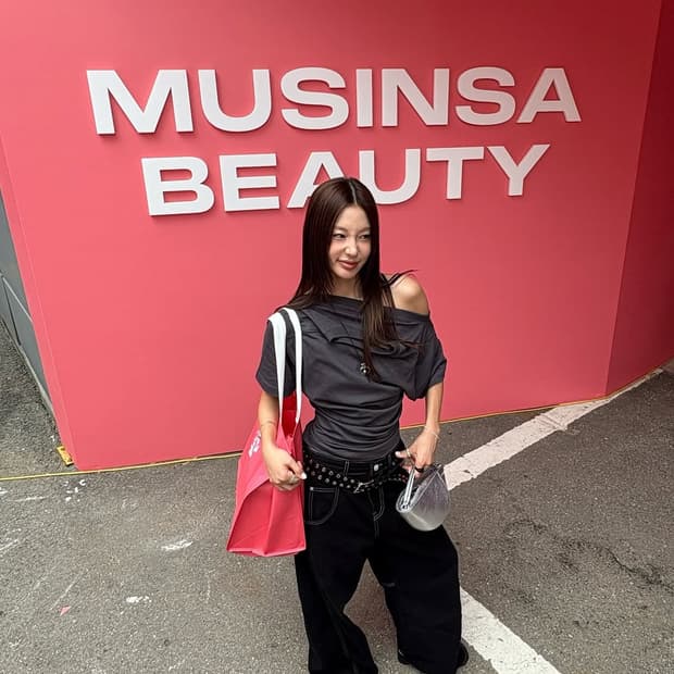 Lcdc 백 컷아웃 티셔츠 (차콜)