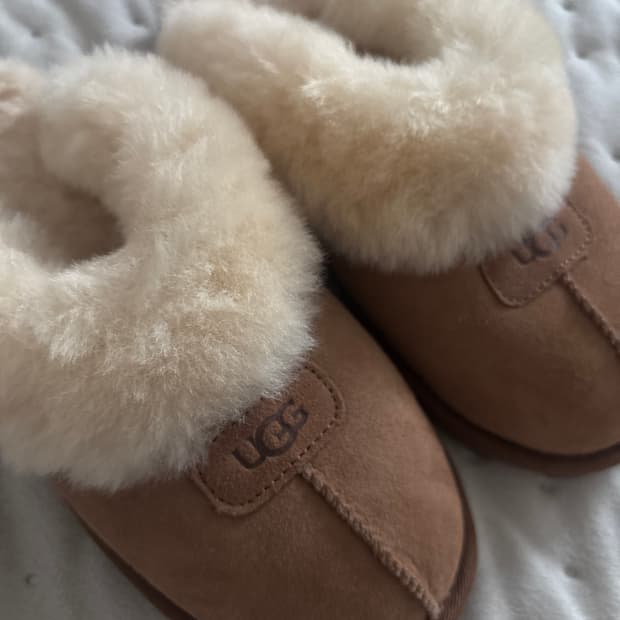 UGG 어그 코케트 슬리퍼 체스트넛색상