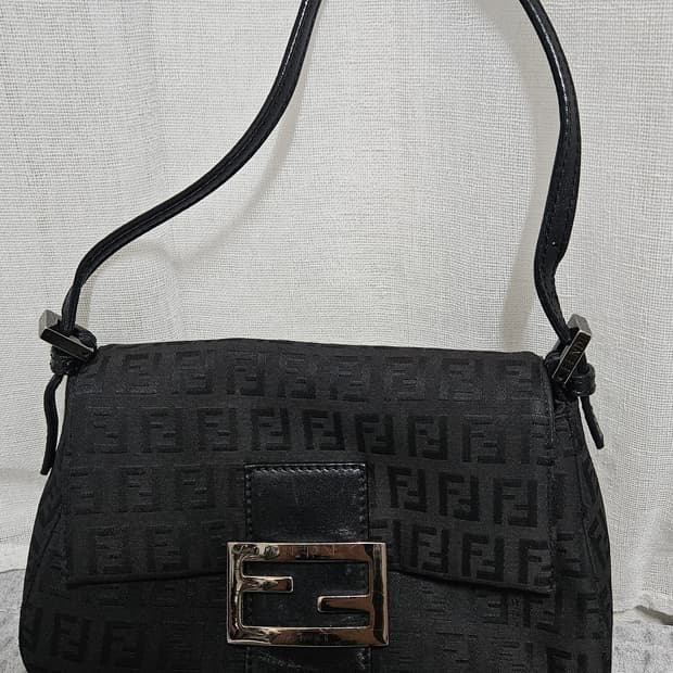 펜디 주카 미니 맘마백