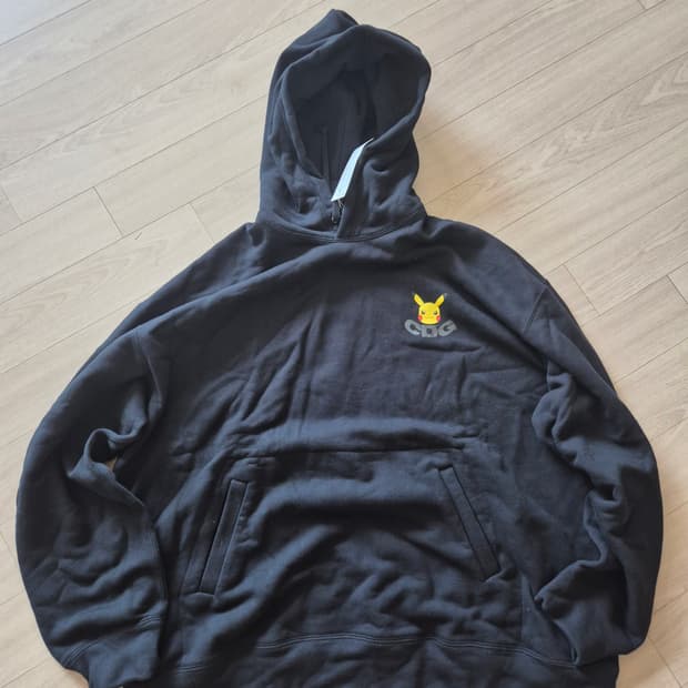 [새상품/M] CDG x 포켓몬 오버사이즈 후드 블랙