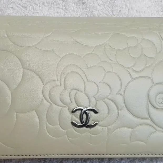 [정품,풀구성] 샤넬 CC로고 램스킨 아이보리 플랩 장지갑 (실버 로고)