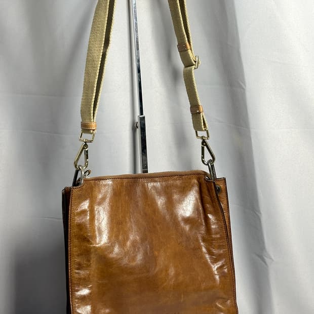 미우미우 빈티지 레더백