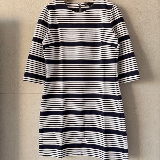 바나나리퍼블릭 스트라이프 미디 원피스 칠부소매 출근룩