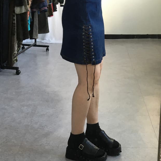 Lace up point denim mini skirt