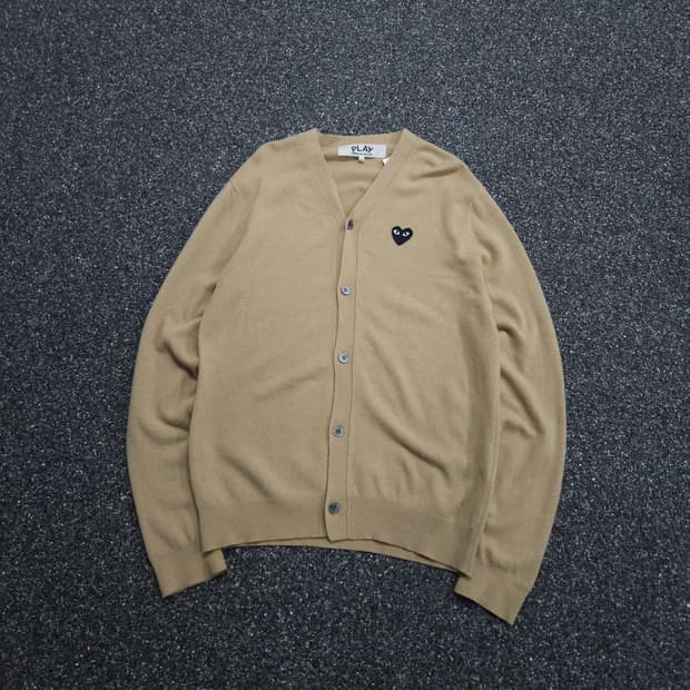 꼼데가르송 플레이 블랙 와펜 미니멀 가디건 (XL)