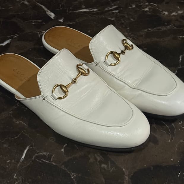 구찌 화이트 레더 금장 홀스빗 프린스타운 뮬
