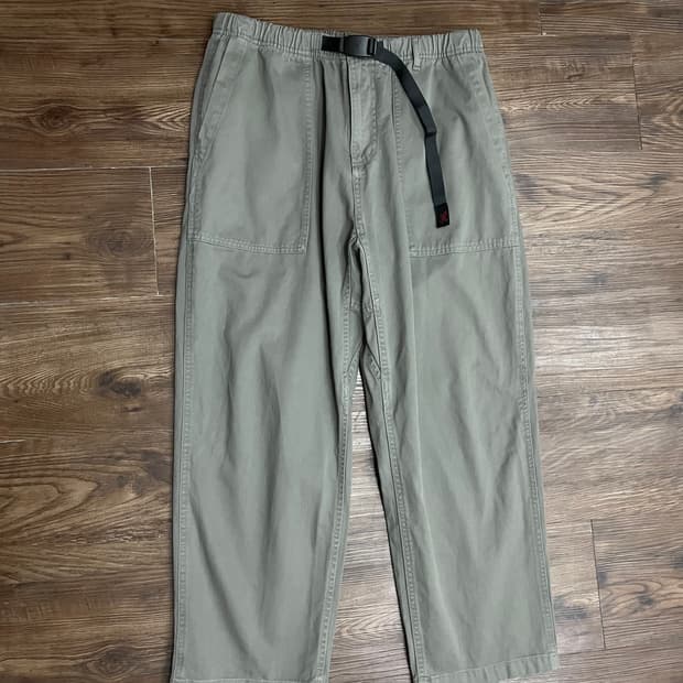 그라미치 루즈 테이퍼드 팬츠 그레이