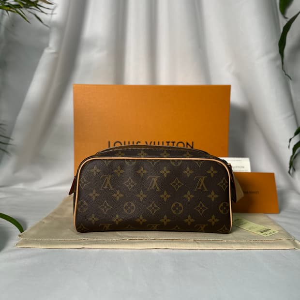 루이비통 모노그램 돕키트 파우치