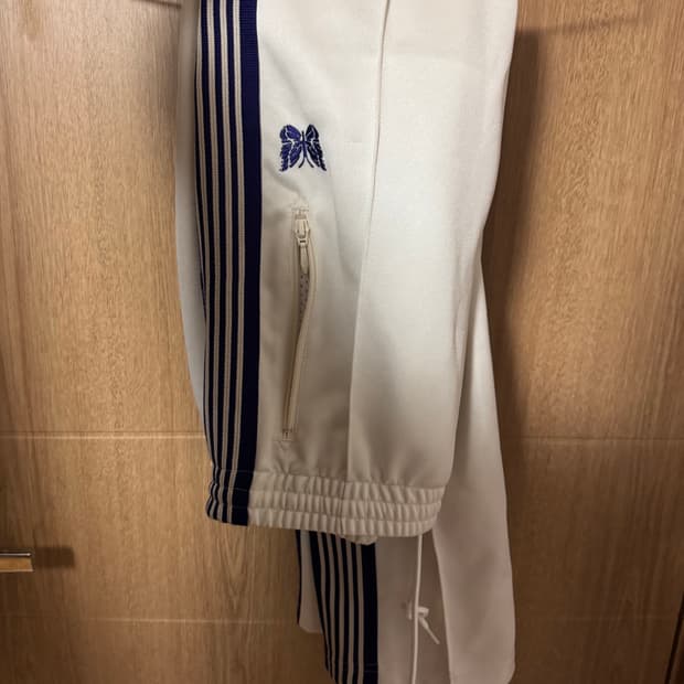 니들스 트랙팬츠 아이스화이트 네로우s