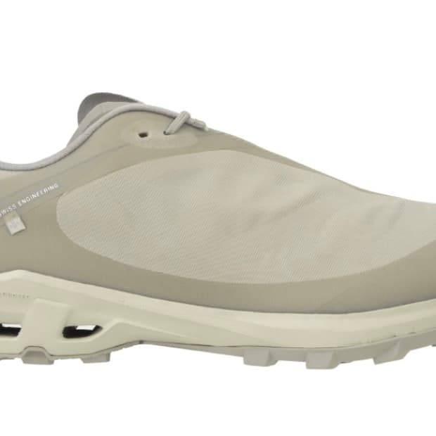 온 러닝 x 포스트 아카이브 팩션 클라우드벤쳐 피크 아이스 문 285