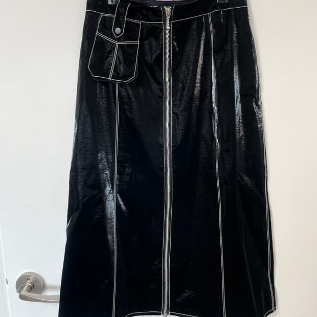 비건타이거 페이크 레더스커트 블랙