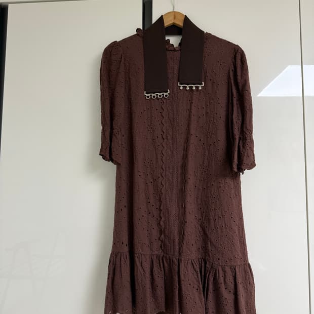브라운 펀칭원피스