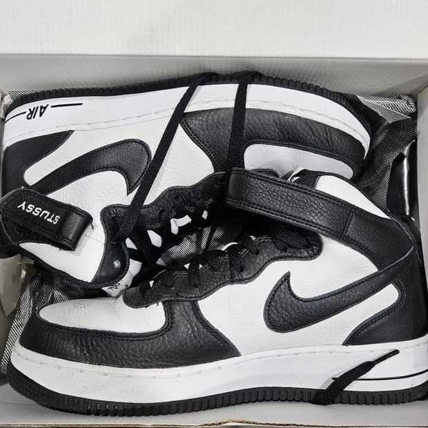 나이키 스투시 에어포스미드 블랙앤라이트본 285