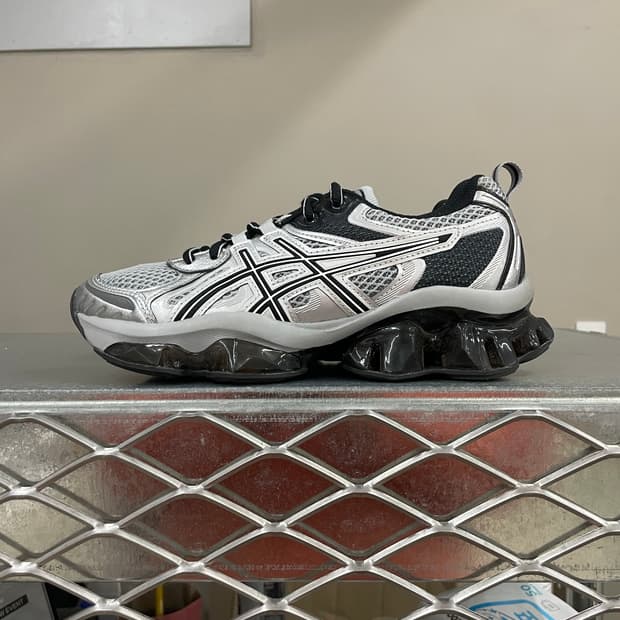 아식스 젤 퀀텀 키네틱 미드 그레이 235