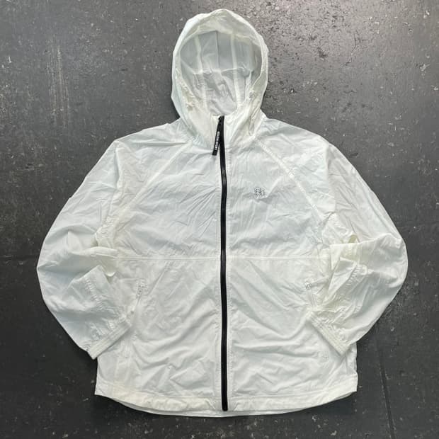 100 코오롱스포츠 경량 바람막이 