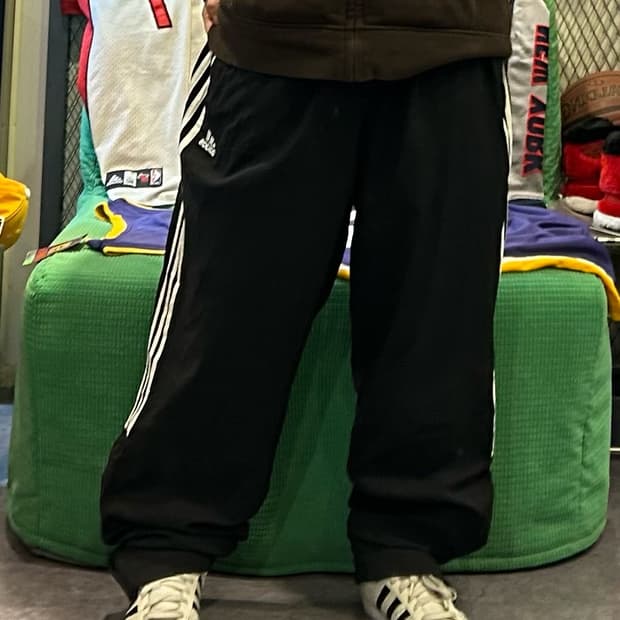 Adidas black track jogger pts