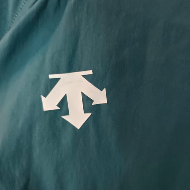 데상트 바람막이 