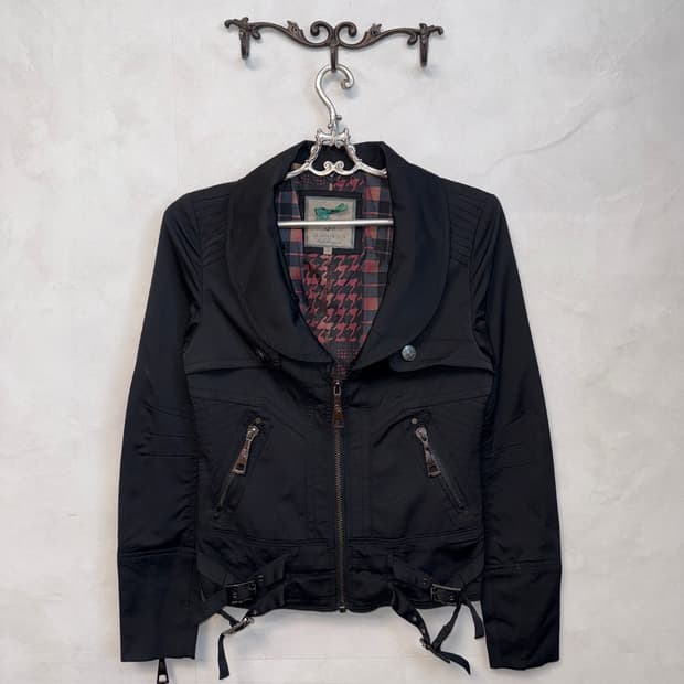 Black side buckle slit zipper detail jk