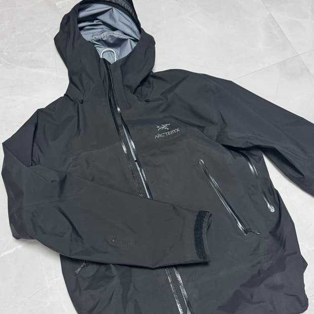 아크테릭스 베타 AR 스톰후드 L 사이즈