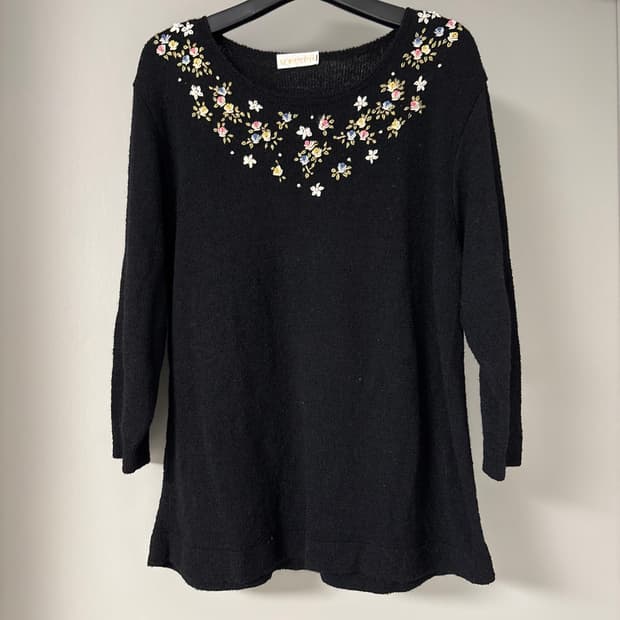 black flower wool knit