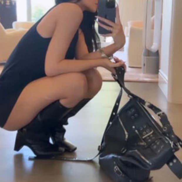 발렌시아가 emo 버킷백 블랙