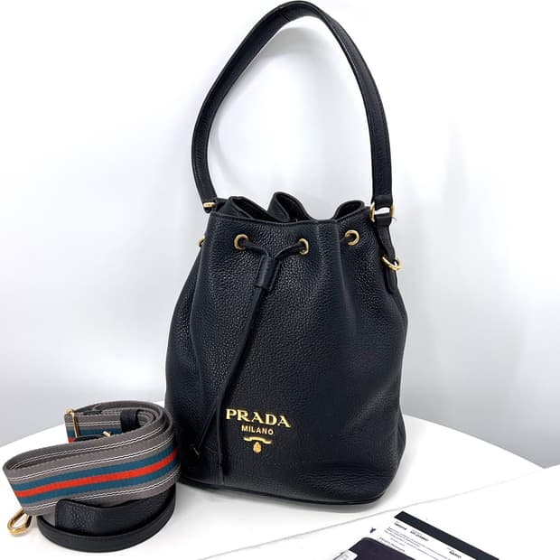 프라다 비텔로 다이노 버킷백 크로스백 블랙 (1BE018)