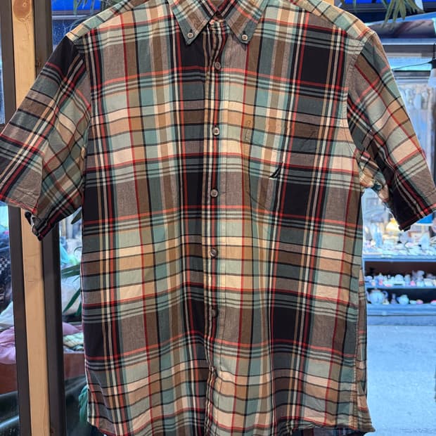 노티카 멀티컬러 체크 반팔셔츠