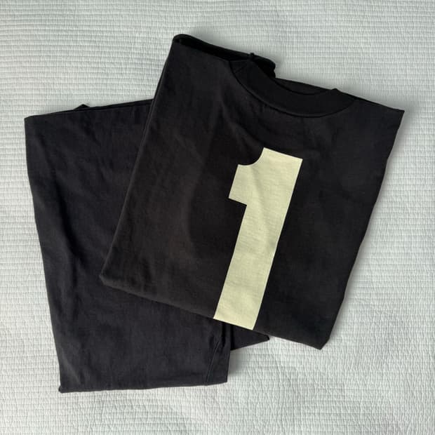 (새상품) Yeezy 1 박스 티셔츠 블랙 사이즈 1